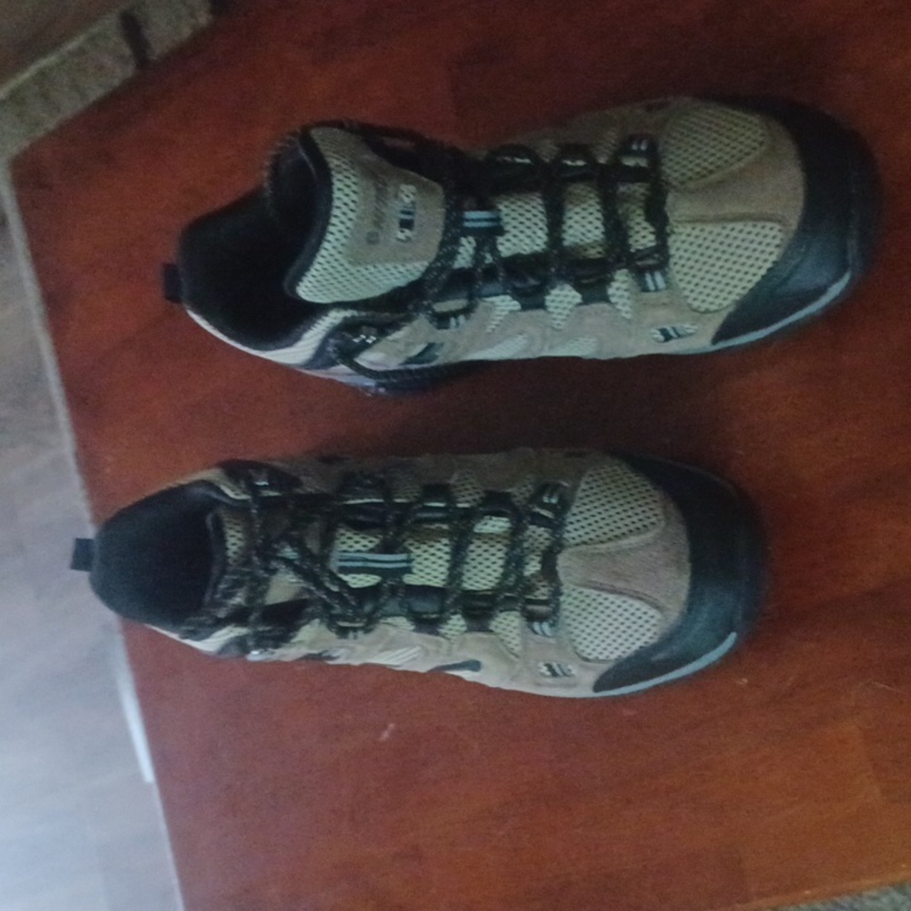 SHOES FOR MAN'S SIZE 11 NEW WITH NO TAG NO BOX